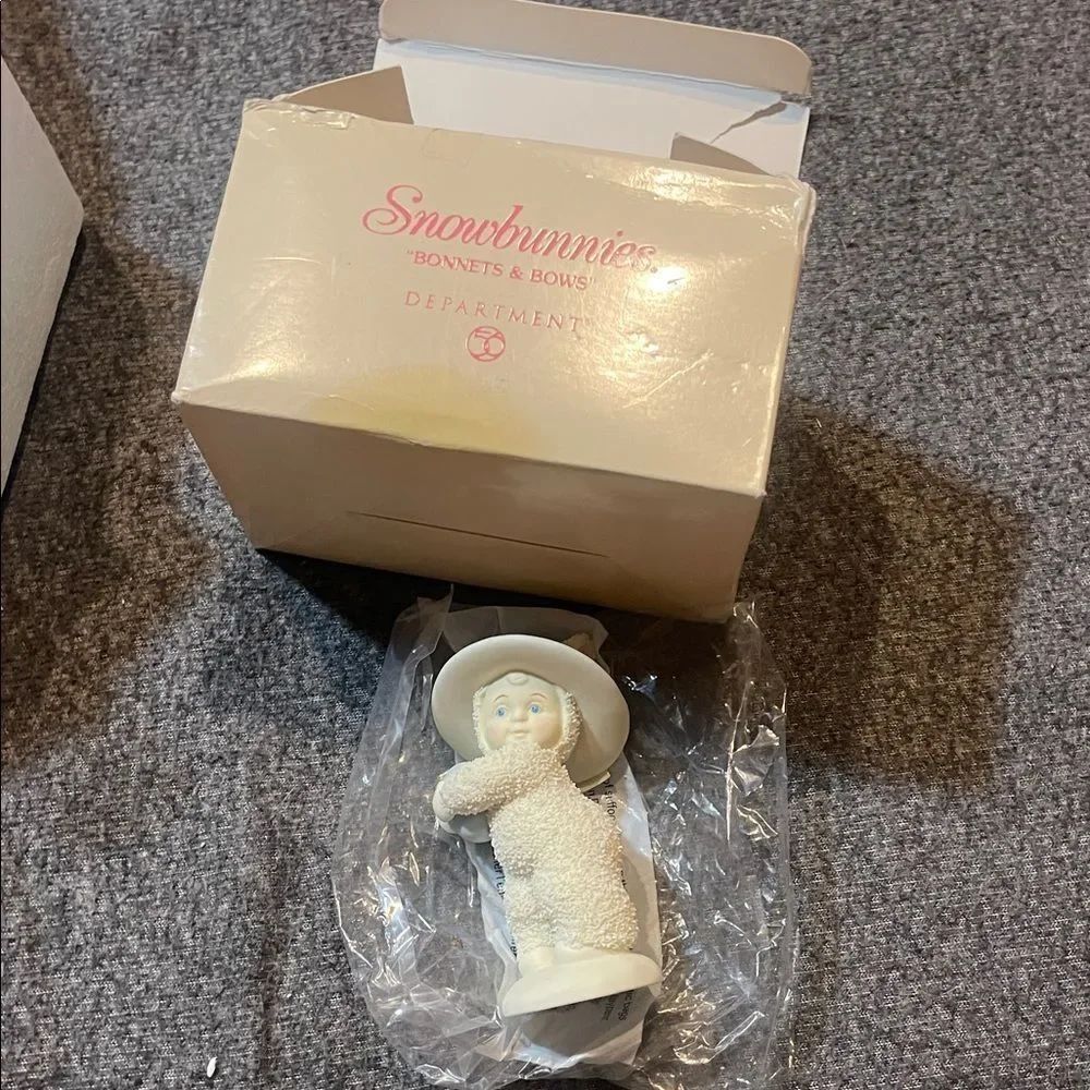 Vintage Snowbunnies Figurine with Bonnet